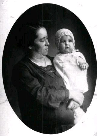 Gertrudes Ramos Almeida e a sobrinha Celeste Costa Almeida
