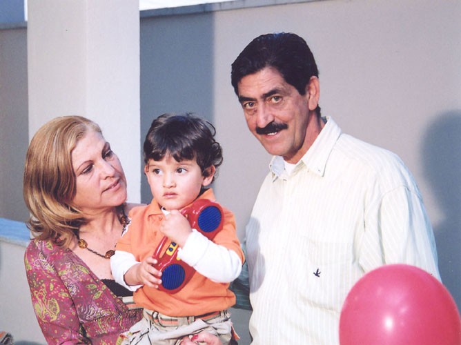 Casal Eliane Fortes Pereira e Geraldo Wellington de Oliveira com o neto Lucas Oliveira Medeiros