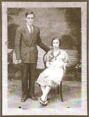 Jovino Mendona de Toledo e Maria Dias dos Santos com a filha Therezinha dos Santos Mendona em 1935